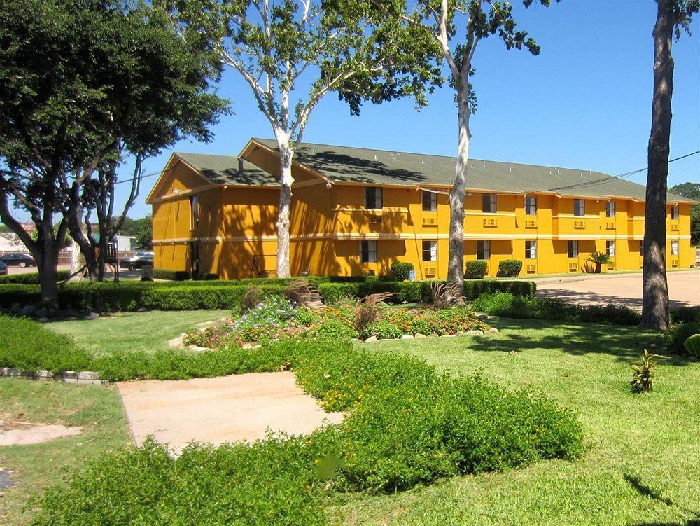 Americas Best Value Inn & Suites Brenham Exterior foto