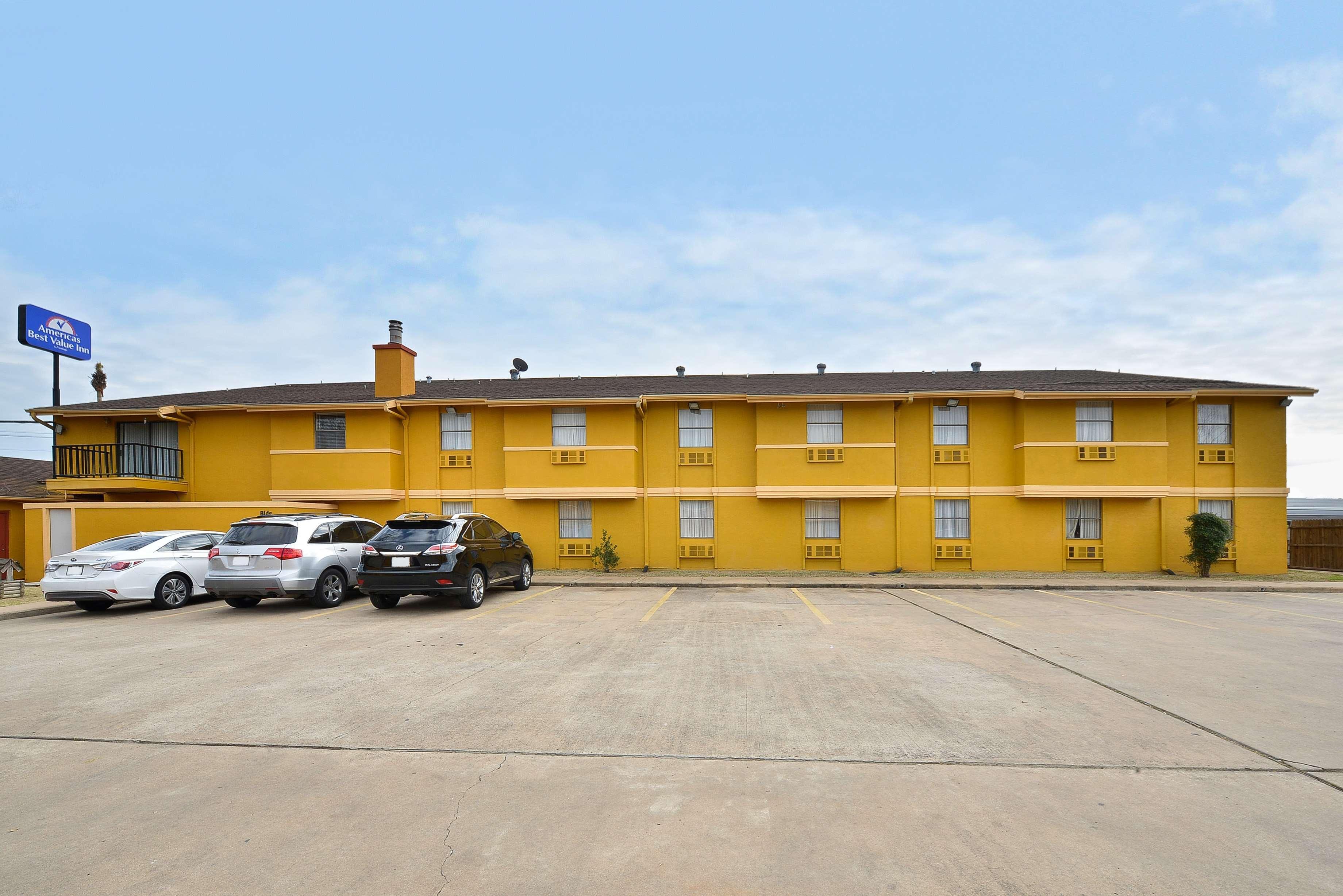 Americas Best Value Inn & Suites Brenham Exterior foto
