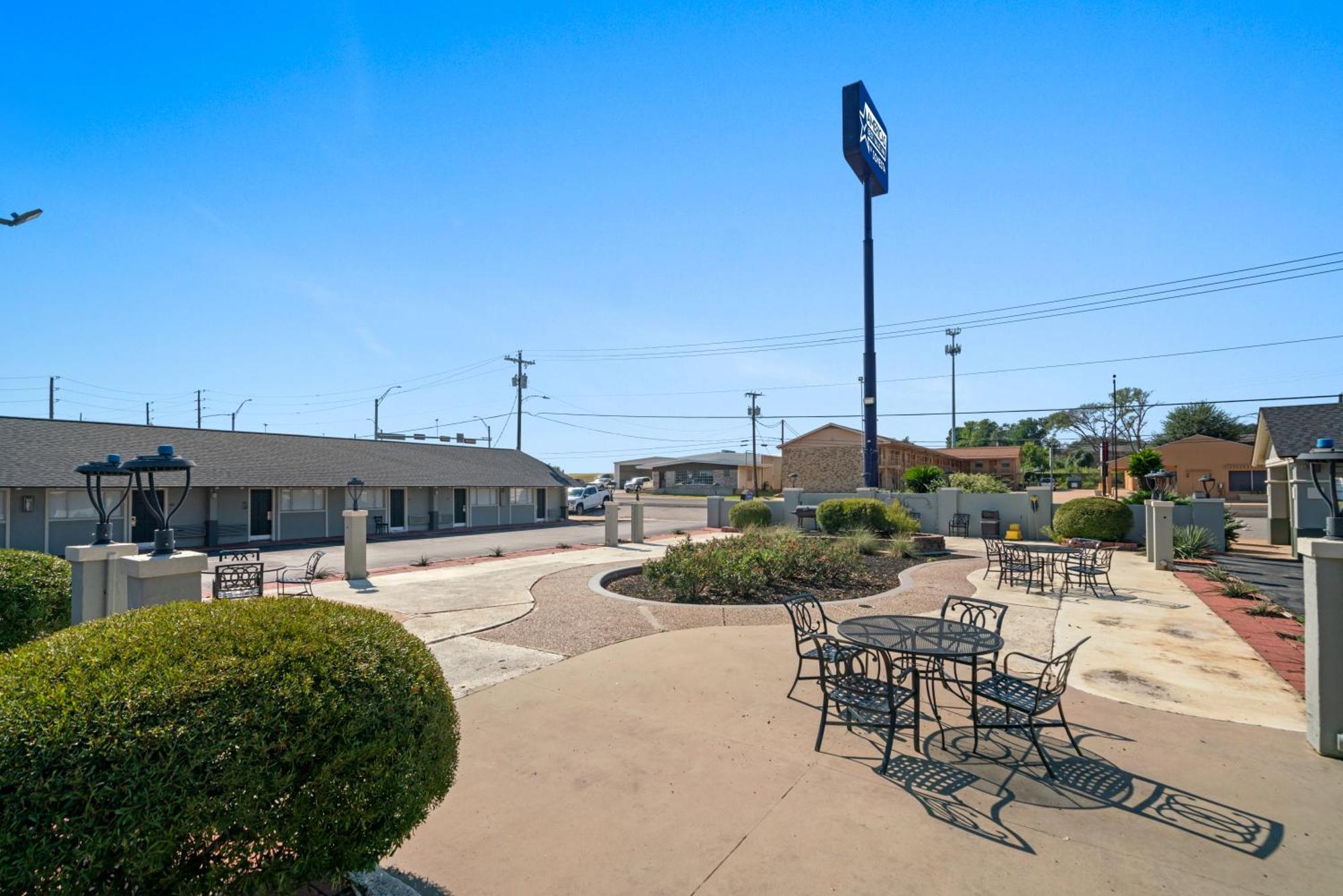 Americas Best Value Inn & Suites Brenham Exterior foto