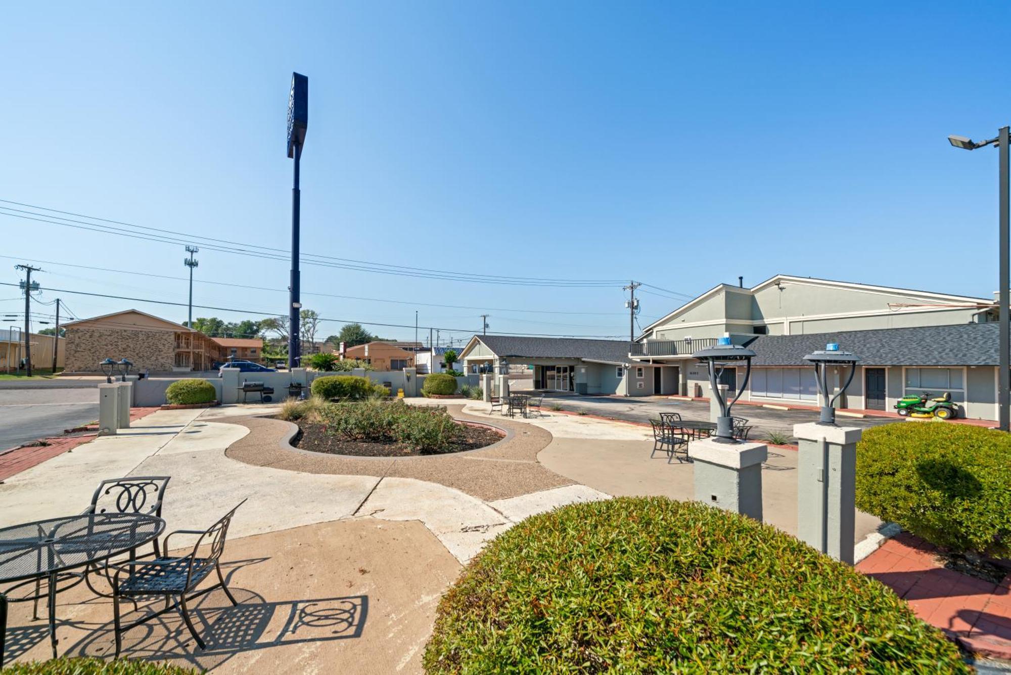 Americas Best Value Inn & Suites Brenham Exterior foto