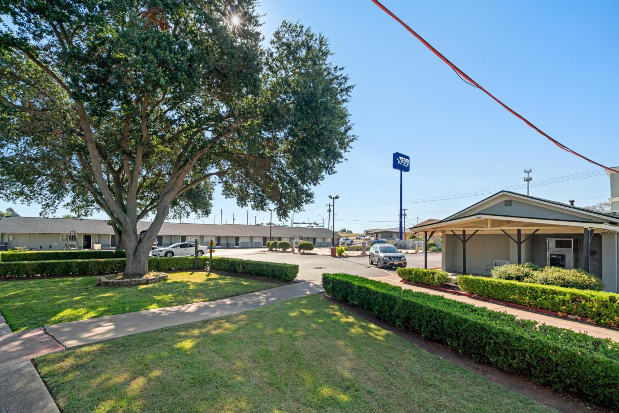 Americas Best Value Inn & Suites Brenham Exterior foto