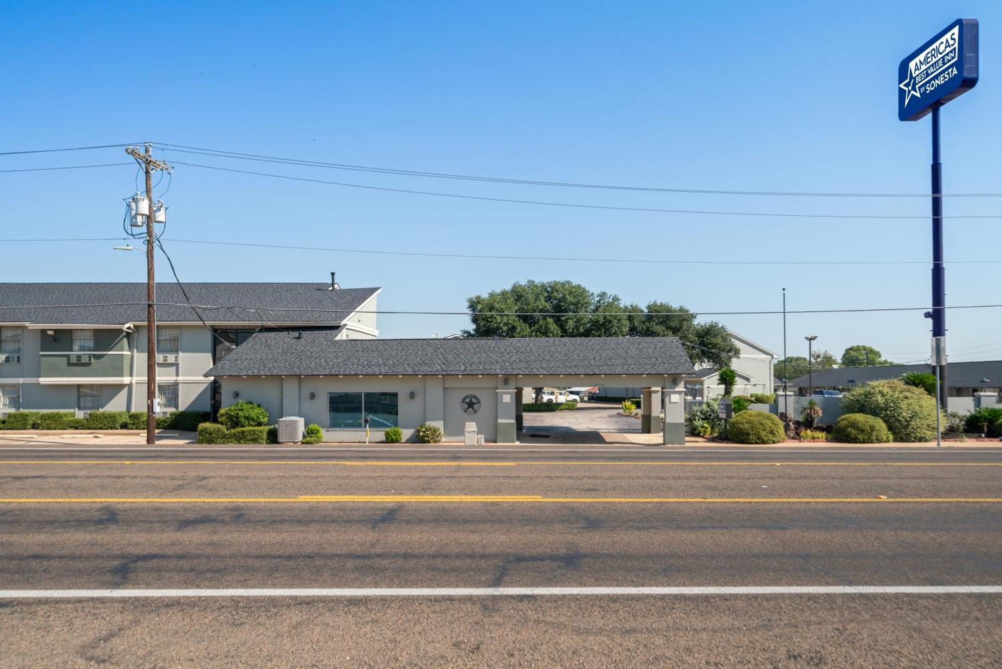 Americas Best Value Inn & Suites Brenham Exterior foto