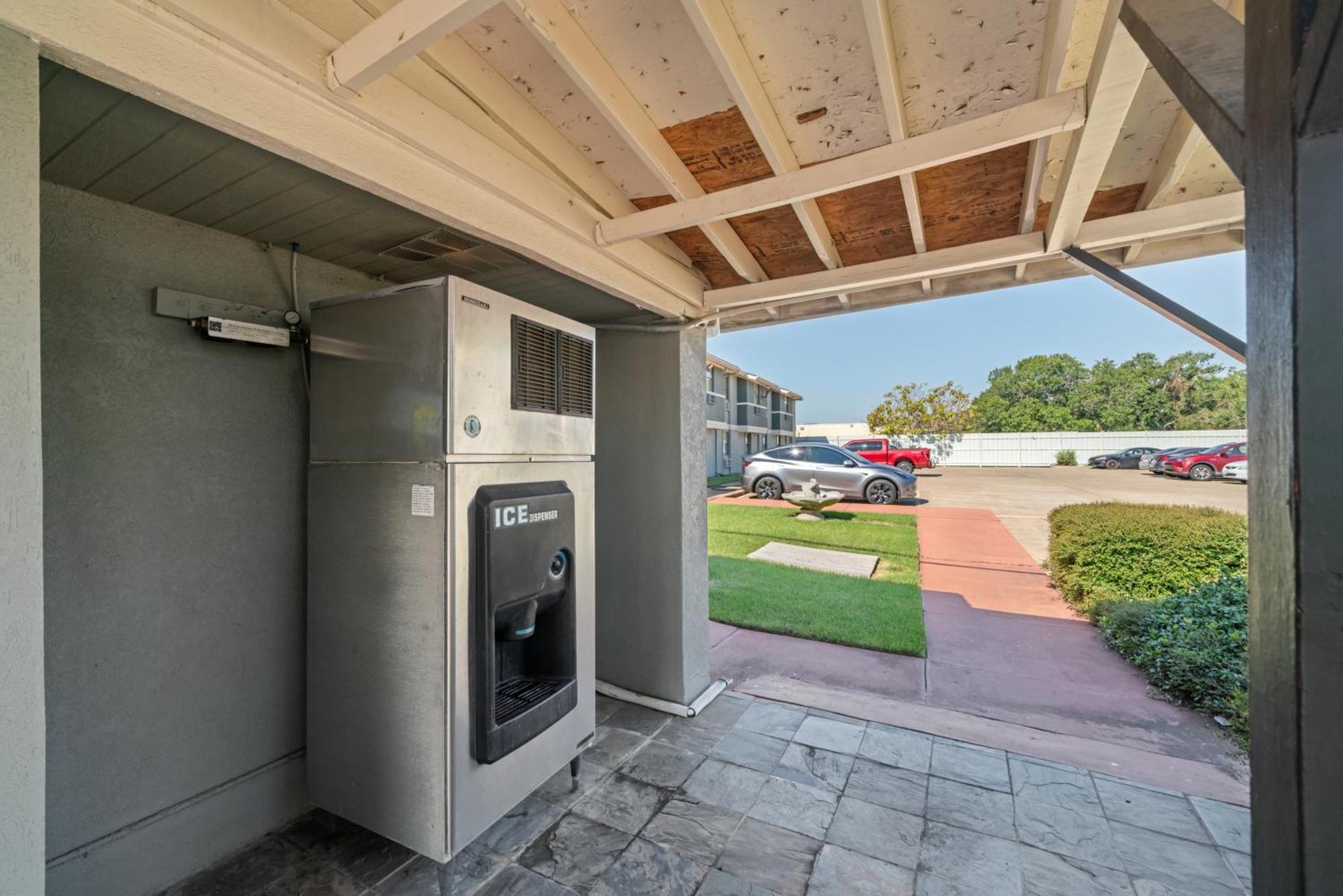 Americas Best Value Inn & Suites Brenham Exterior foto