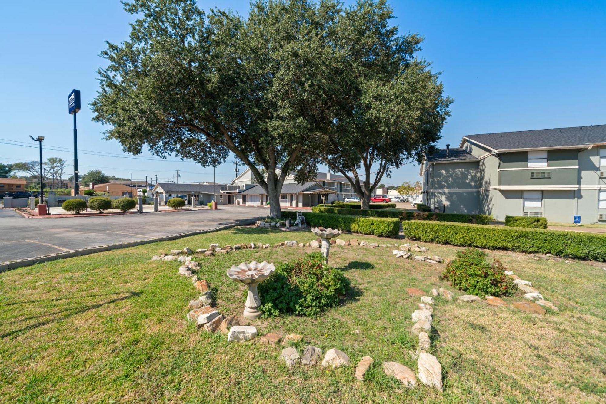 Americas Best Value Inn & Suites Brenham Exterior foto