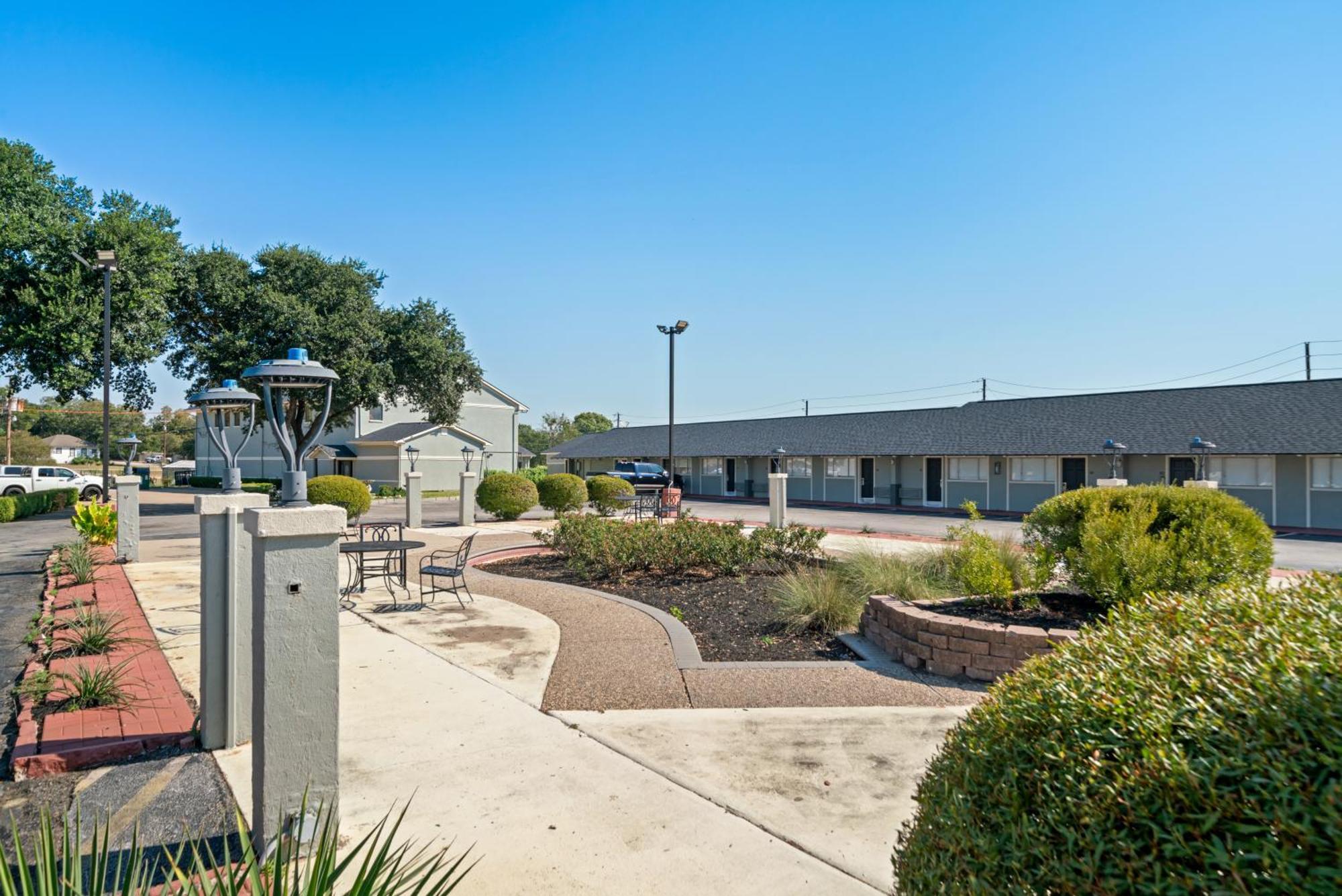 Americas Best Value Inn & Suites Brenham Exterior foto