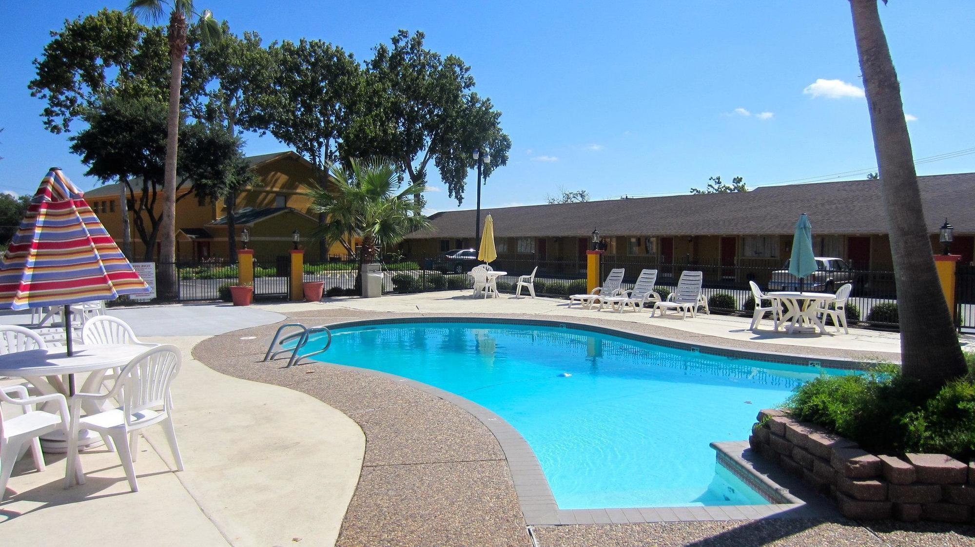 Americas Best Value Inn & Suites Brenham Exterior foto